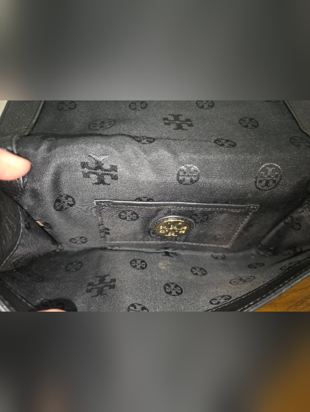 Like New!Tory Burch Black Pebbled Leather Crossbody Bag - Picture 3 of 11